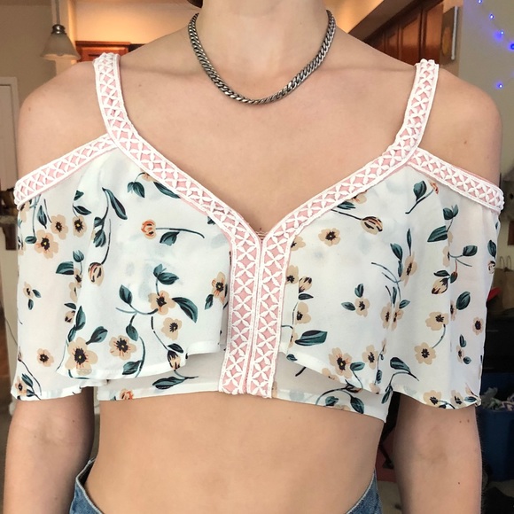 Off the Shoulder Floral Crop - Picture 4 of 4